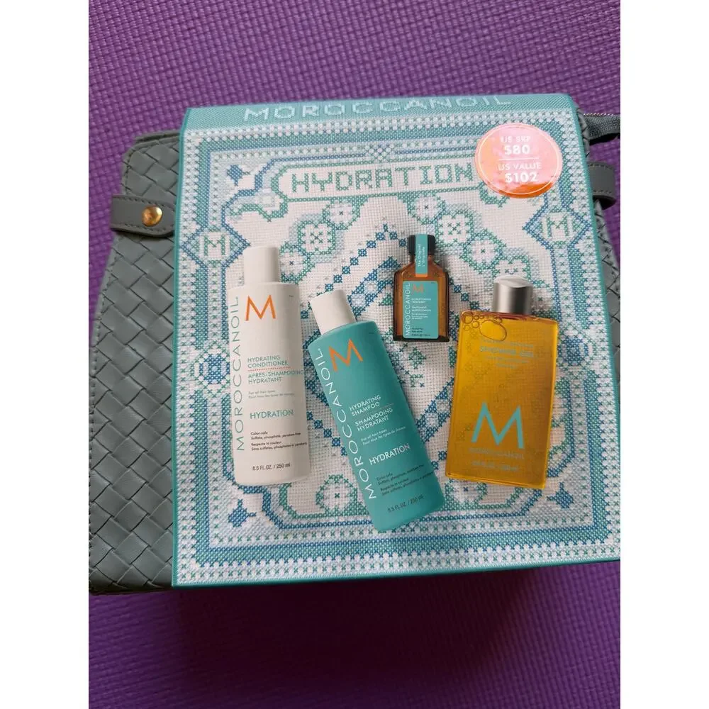 New $102 Moroccanoil Holiday 2025 Hydration Hair Set with Bag Shampoo Treatment